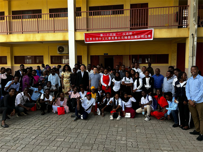 1747205266549546.png 图片3 活动合影.png