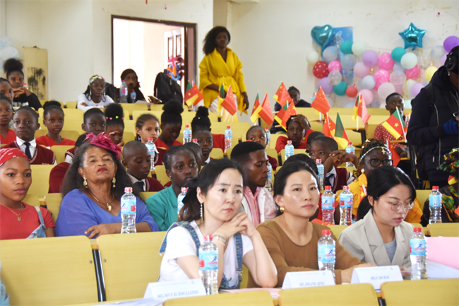 1747820492679374.png 观众1.png