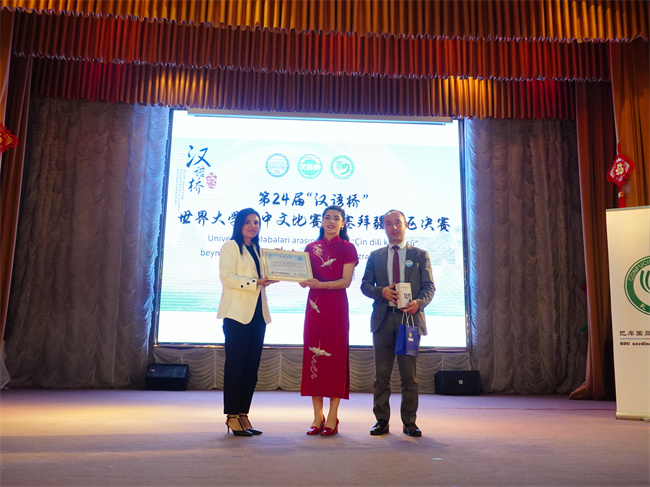 1748399005913018.jpg 13.二等奖颁奖.JPG