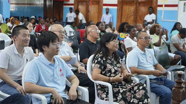 1749713050445323.jpg 观众们被选手们的表演深深吸引.jpg