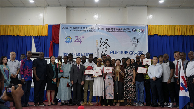 1749713127961989.jpg 颁奖嘉宾、比赛评委与全体获奖选手合影.jpg