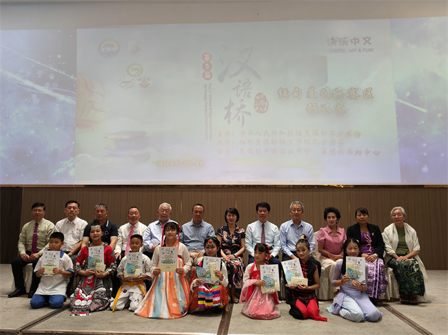 1750390068696196.jpg 01小学生全体合影.jpg