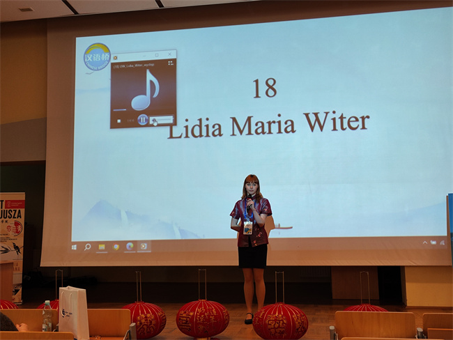 1750648899619904.jpg 20250606克拉科夫孔院新闻:克拉科夫孔子学院参加2025年“汉语桥”波兰赛区预选赛-图3 魏丽佳朗诵.jpg