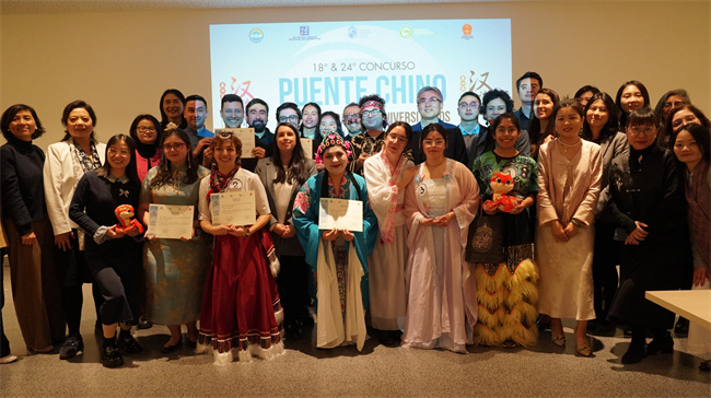 1750664597704732.jpg 决赛选手、评委、辅导老师和嘉宾合影.jpg