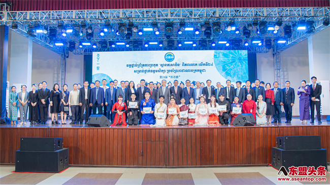 1752568461686609.jpg 437375faf3ee46878496fa13fec5b89d.jpg