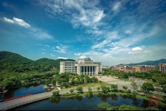 Experience Chinese: Visiting the Beautiful Zhejiang University of Technology