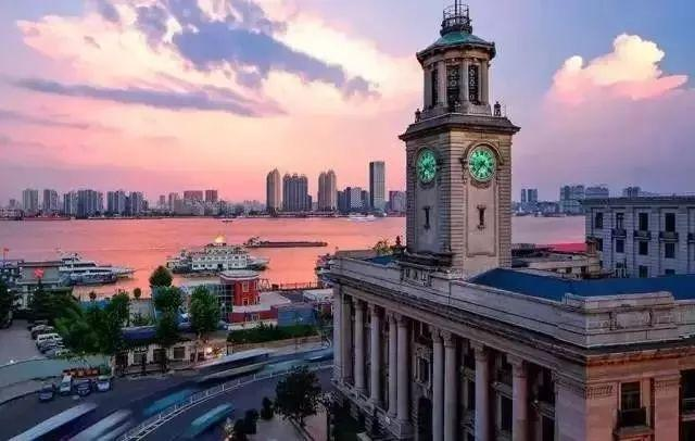 Touring the Hankou Customs House Museum