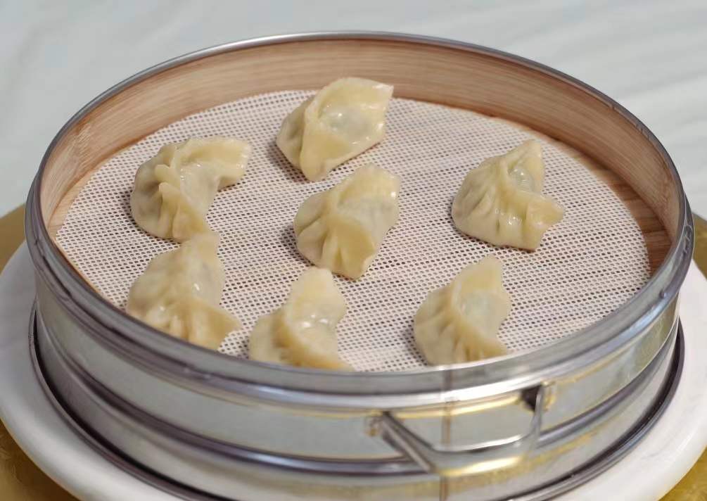 How to cook crescent steamed dumplings