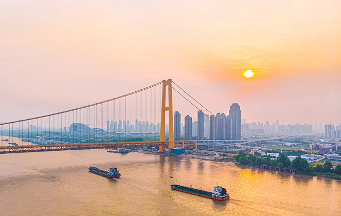 How to Cross the Yangtze River in Wuhan？