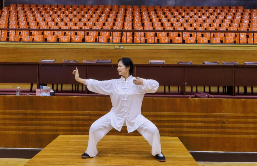 Learning about and Experiencing Chinese Traditional Culture -----Health Qigong· Ba Duan Jin