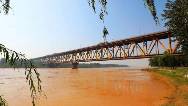 Beautiful Village，Yellow River bridge