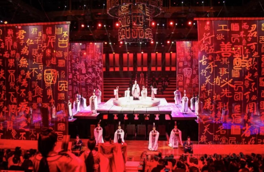 1669695036750785.jpeg 8尼山圣境游学-大型室内情景表演-金声玉振Study Tour in Nishan Sacredland – Large Indoor Scenarios Show – Golden Voice and Jade Vibration.jpg