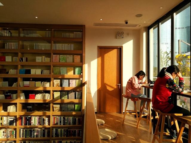 9.校园设施7 A Corner of Library图书馆一隅.jpg