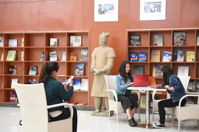 学校设施 图书馆2.jpg