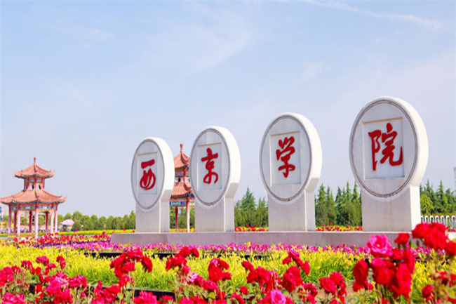 学校设施 大门.jpg