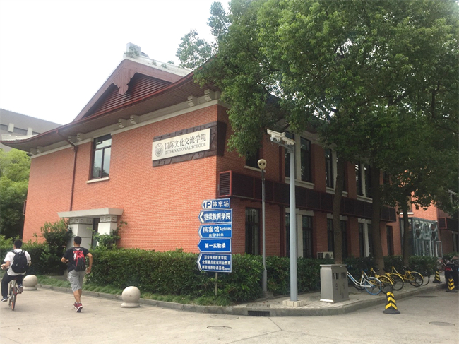 01学院建筑外景 Exterior view of the College building.jpg