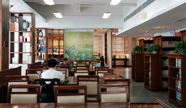 06图书馆闻学堂 Traditional reading room in the Library.jpg