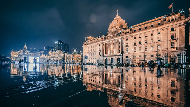 08外滩夜景Night view of the Bund.jpg