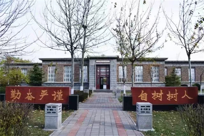 9.7 八里台校区纪念园.jpg