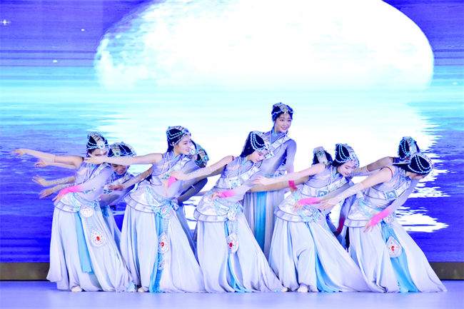 Traditional Dance 传统舞蹈.jpg