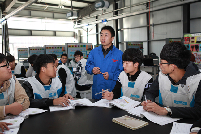 学院实训场景Student Training.JPG