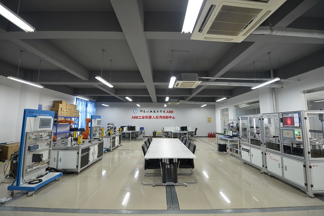 电气工业机器人实训室--Electrical Industrial Robot Training Room.JPG