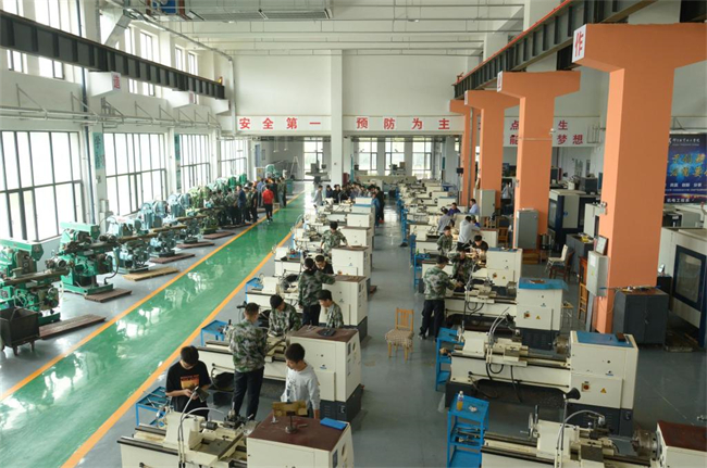 机电机床理实一体实训室 Mechanical and electrical machine tool theory and practice integration training room.jpg